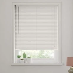 Dunelm White Wooden Venetian Blind 27mm Slats