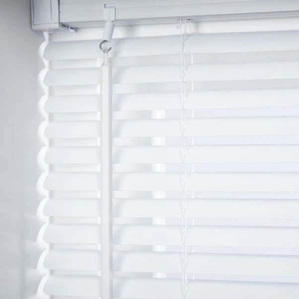 Dunelm White 25mm Slats PVC Venetian Blind 5 Dunelm White 25mm Slats PVC Venetian Blind - Image 3